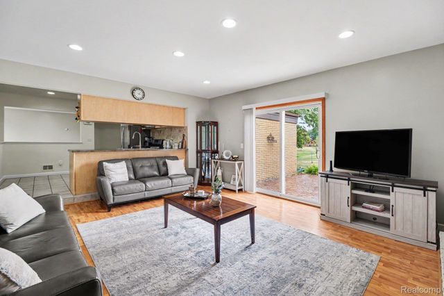38218 Douglas Drive, Sterling Heights, MI 48310