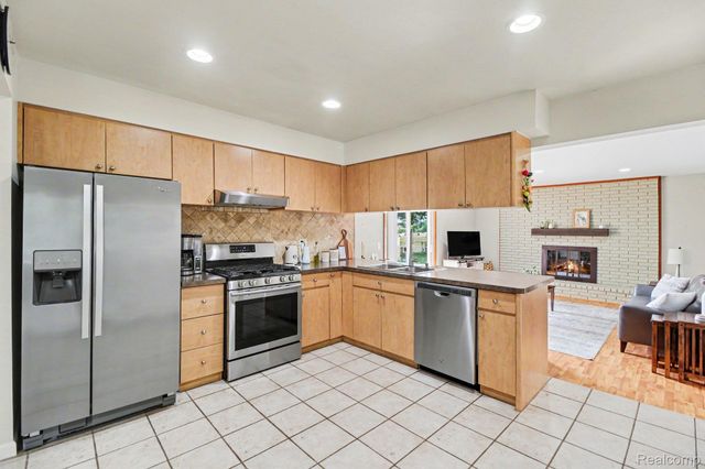 38218 Douglas Drive, Sterling Heights, MI 48310