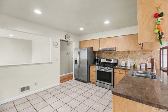 38218 Douglas Drive, Sterling Heights, MI 48310
