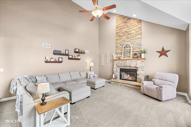 2121 Iroquois Lane, Yorkville, IL 60560