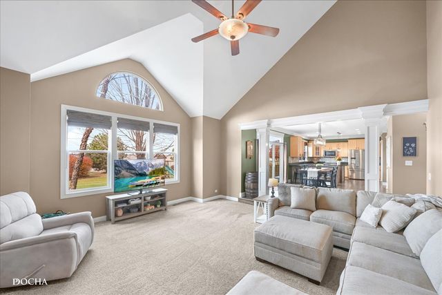 2121 Iroquois Lane, Yorkville, IL 60560