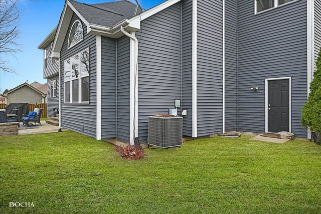 2121 Iroquois Lane, Yorkville, IL 60560