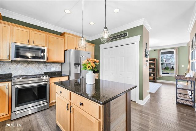 2121 Iroquois Lane, Yorkville, IL 60560