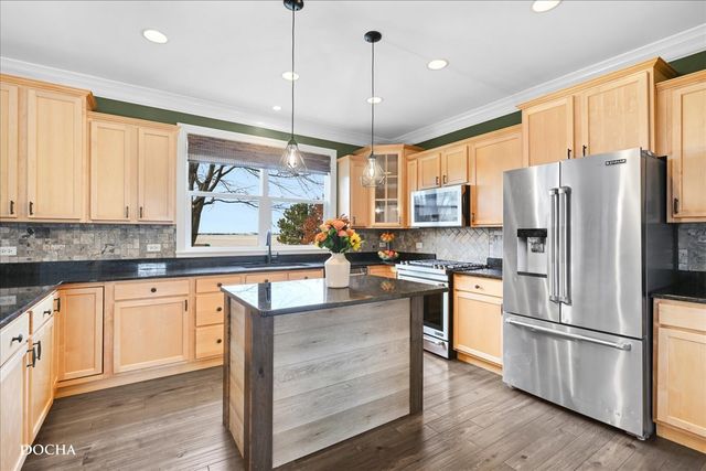 2121 Iroquois Lane, Yorkville, IL 60560