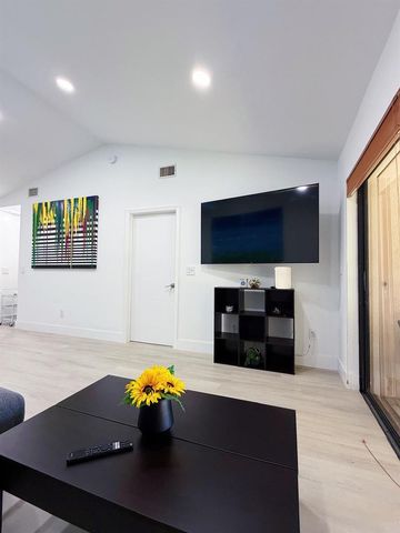 351 Club Circle 208, Boca Raton, FL 33487