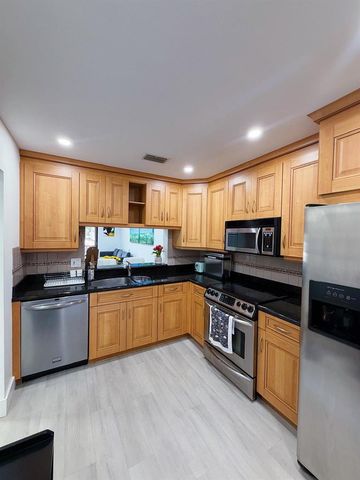 351 Club Circle 208, Boca Raton, FL 33487