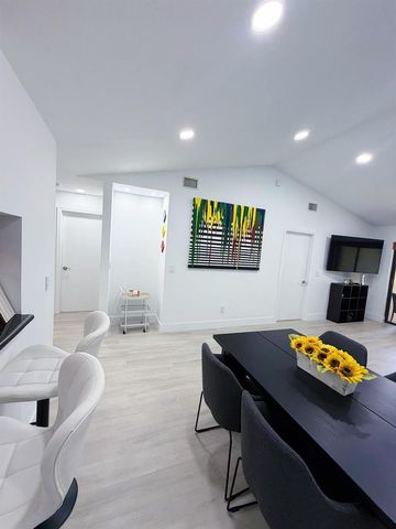 351 Club Circle 208, Boca Raton, FL 33487