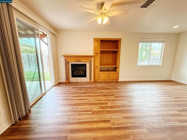 413 Arlingdale Cir, Rio Linda, CA 95673