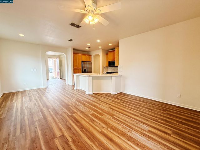 413 Arlingdale Cir, Rio Linda, CA 95673
