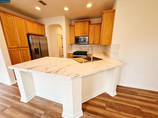 413 Arlingdale Cir, Rio Linda, CA 95673