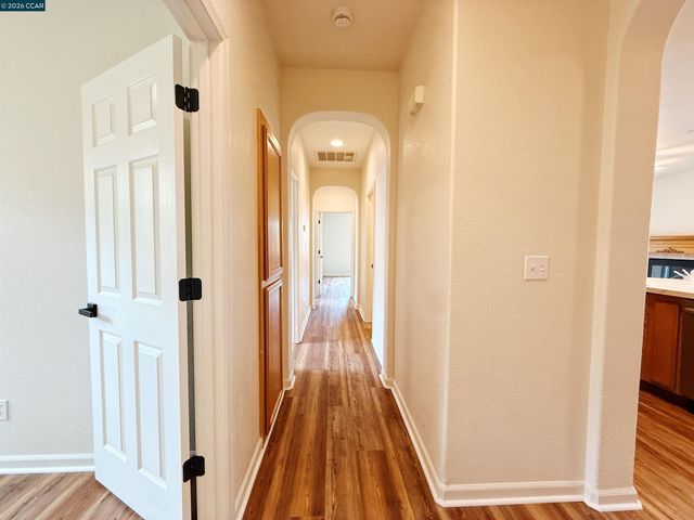 413 Arlingdale Cir, Rio Linda, CA 95673