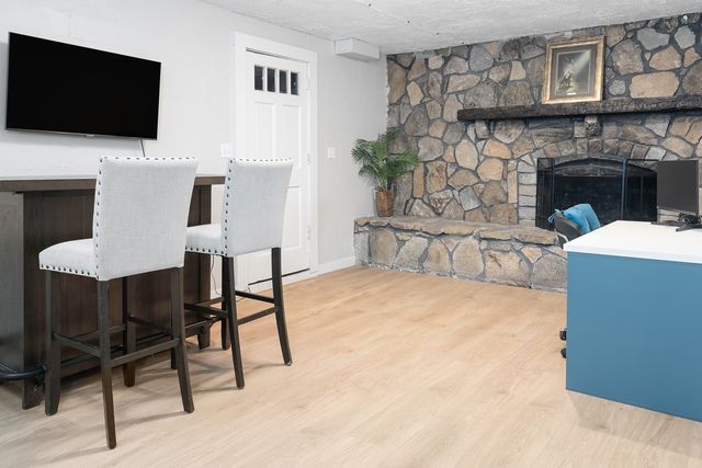 23 Woodcrest Drive, Johnston, RI 02919
