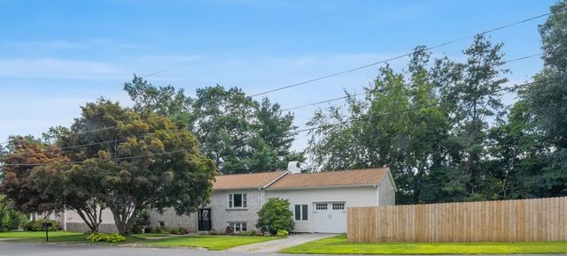 23 Woodcrest Drive, Johnston, RI 02919