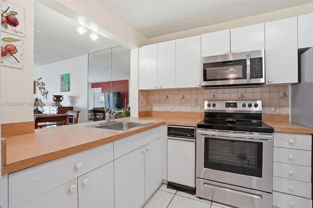 14873 SW 104th St 6-203, Miami, FL 33196