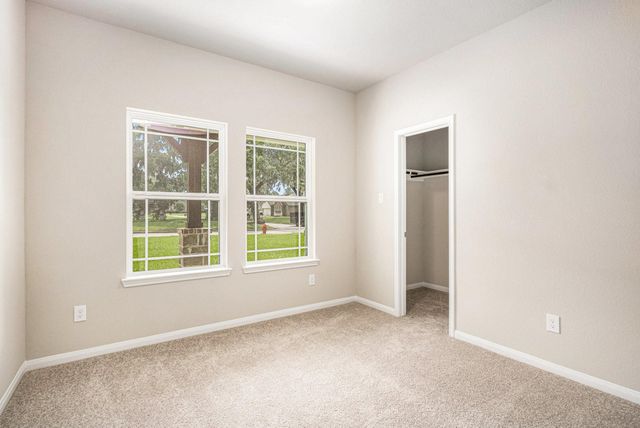 2102 Twin Lakes Boulevard, West Columbia, TX 77486