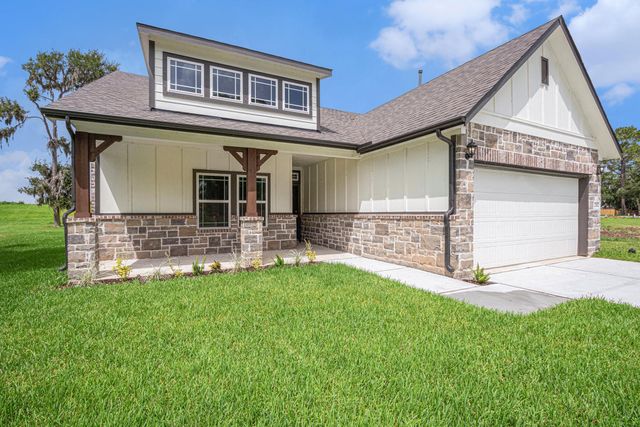 2102 Twin Lakes Boulevard, West Columbia, TX 77486