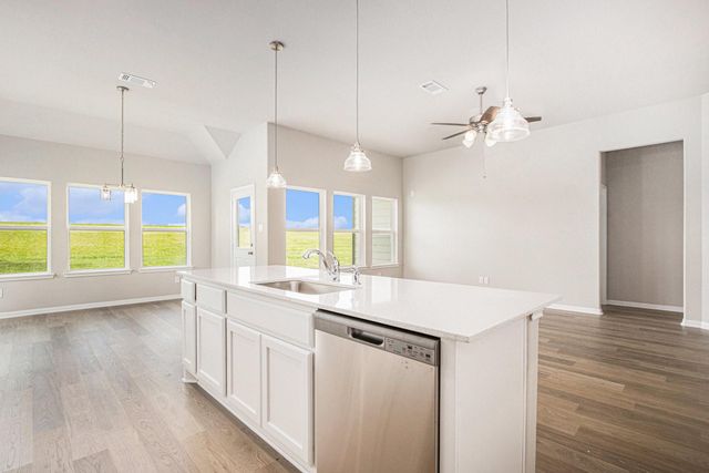 2102 Twin Lakes Boulevard, West Columbia, TX 77486