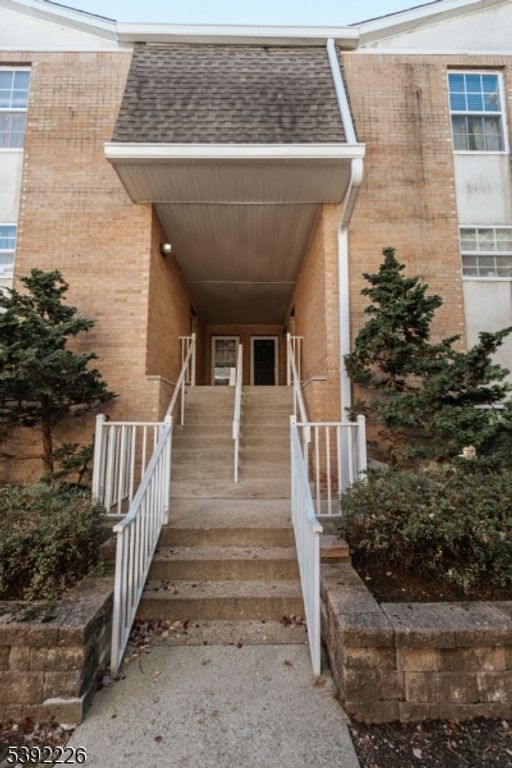 143 Vista Dr, Hanover Twp., NJ 07927