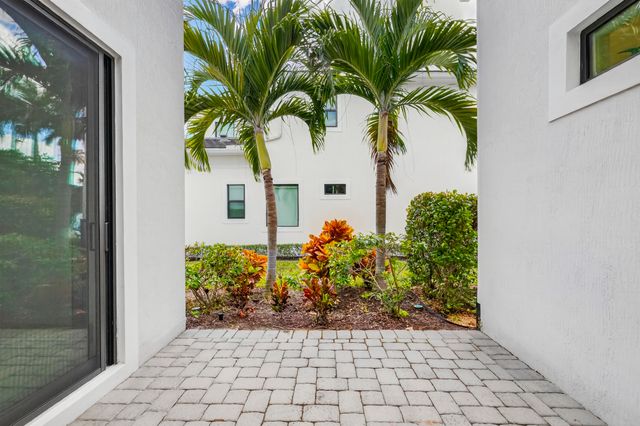 6980 NW 28th Avenue, Boca Raton, FL 33496