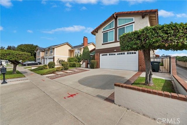25075 Owens Lake, Lake Forest (el Toro), CA 92630