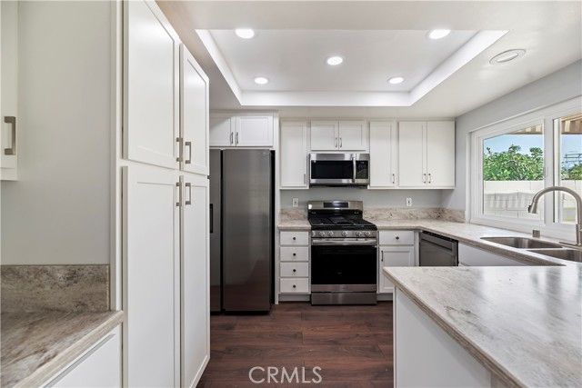 25075 Owens Lake, Lake Forest (el Toro), CA 92630