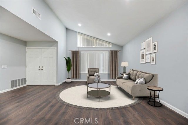 25075 Owens Lake, Lake Forest (el Toro), CA 92630