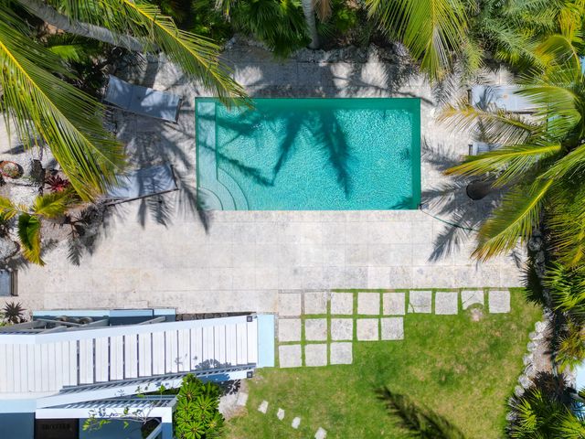 W 17176 Bonita Lane, Sugarloaf Key, FL 33042