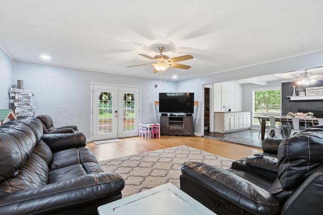 106 Dogwood Ln, Marshall, TX 75672
