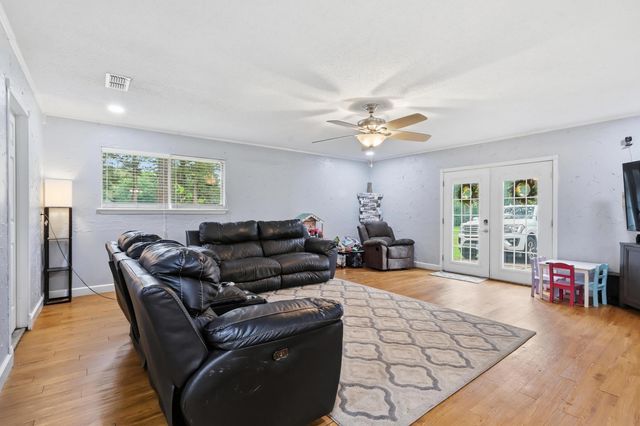 106 Dogwood Ln, Marshall, TX 75672