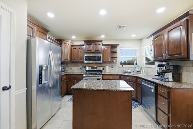 6802 N 128th Court E, Owasso, OK 74055