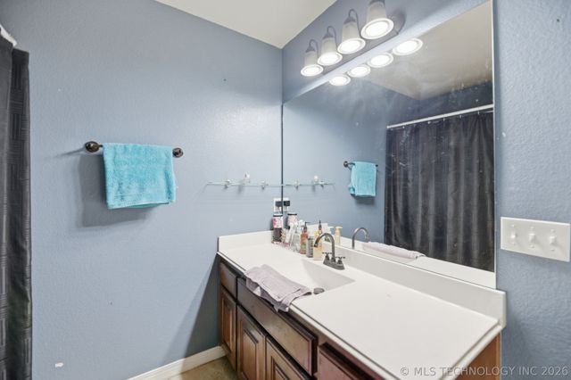 6802 N 128th Court E, Owasso, OK 74055