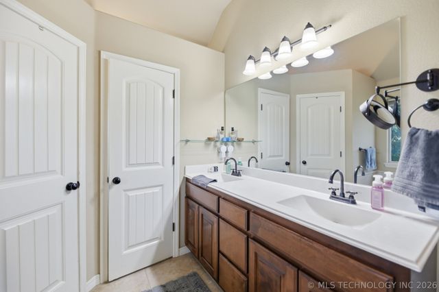 6802 N 128th Court E, Owasso, OK 74055