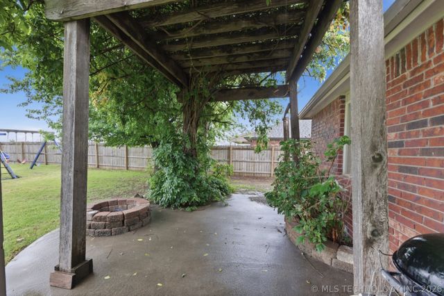 6802 N 128th Court E, Owasso, OK 74055