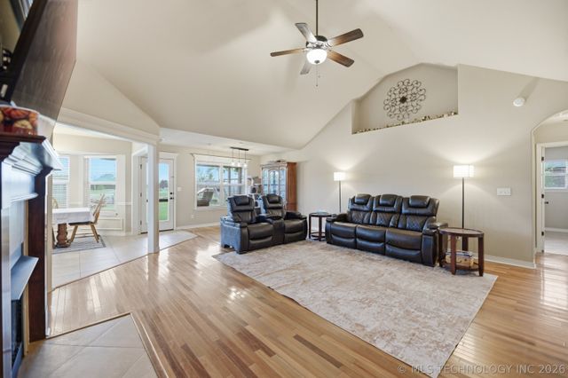 6802 N 128th Court E, Owasso, OK 74055