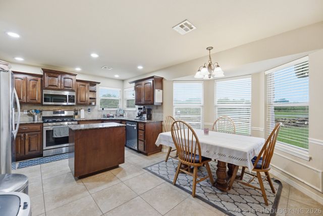 6802 N 128th Court E, Owasso, OK 74055