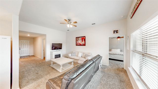 140 Cattlemans Creek Road W, Newark, TX 76071