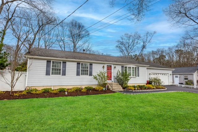 9 S Pond Trail, Ridge, NY 11961