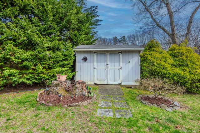 9 S Pond Trail, Ridge, NY 11961