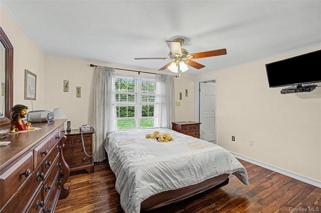 9 S Pond Trail, Ridge, NY 11961