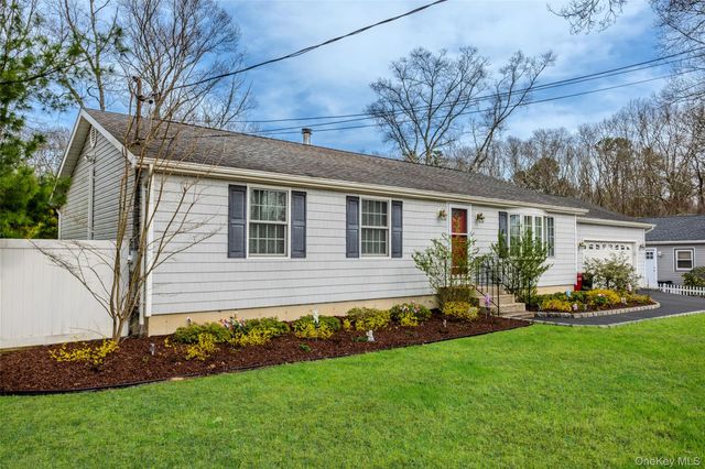 9 S Pond Trail, Ridge, NY 11961