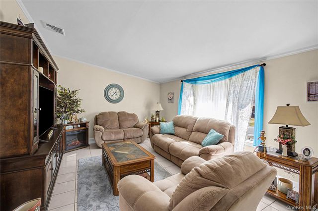 9 S Pond Trail, Ridge, NY 11961