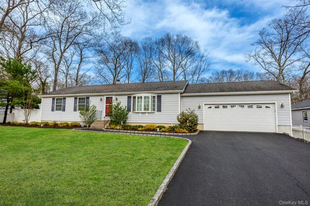 9 S Pond Trail, Ridge, NY 11961