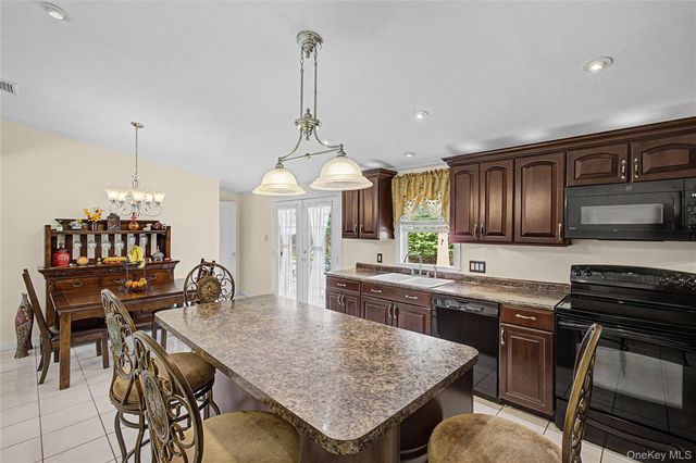 9 S Pond Trail, Ridge, NY 11961