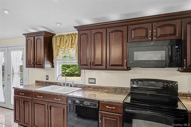 9 S Pond Trail, Ridge, NY 11961