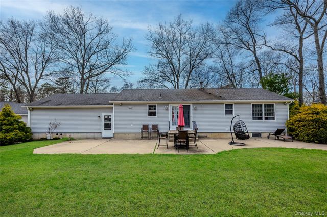 9 S Pond Trail, Ridge, NY 11961