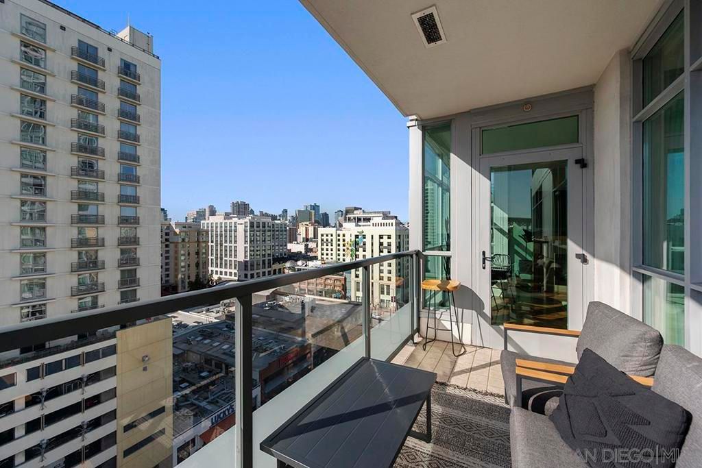 Image 10 of property listing at 325 7th Avenue 1006, San Diego, CA 92101