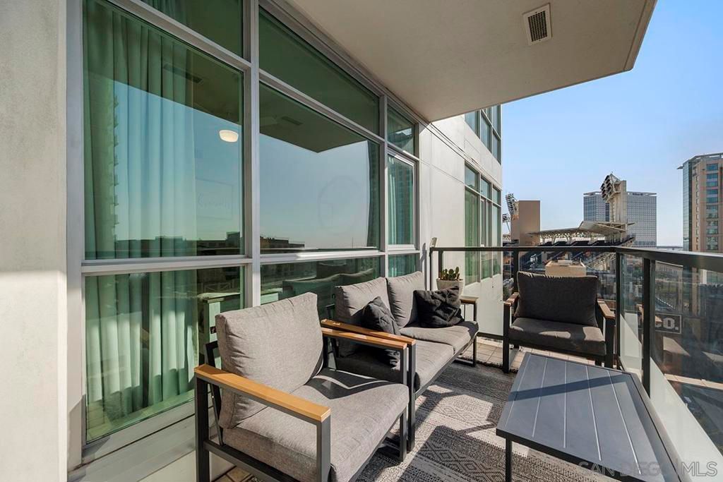 Image 11 of property listing at 325 7th Avenue 1006, San Diego, CA 92101