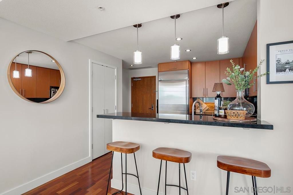 Image 15 of property listing at 325 7th Avenue 1006, San Diego, CA 92101