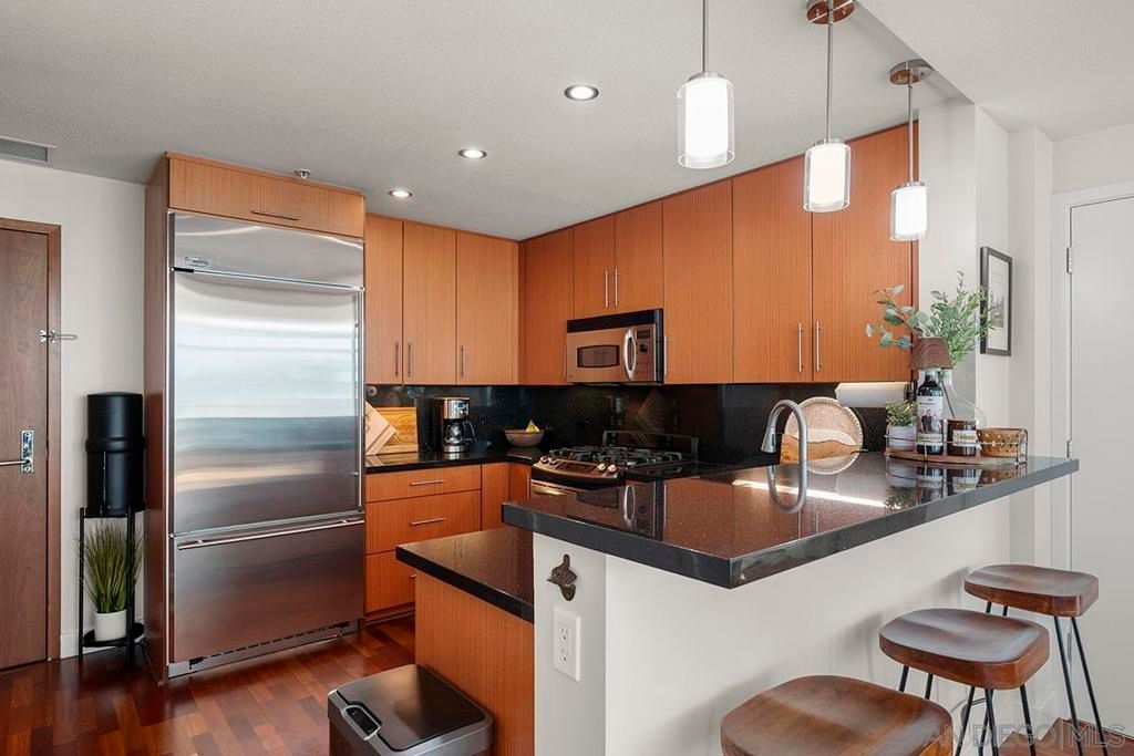 Image 16 of property listing at 325 7th Avenue 1006, San Diego, CA 92101