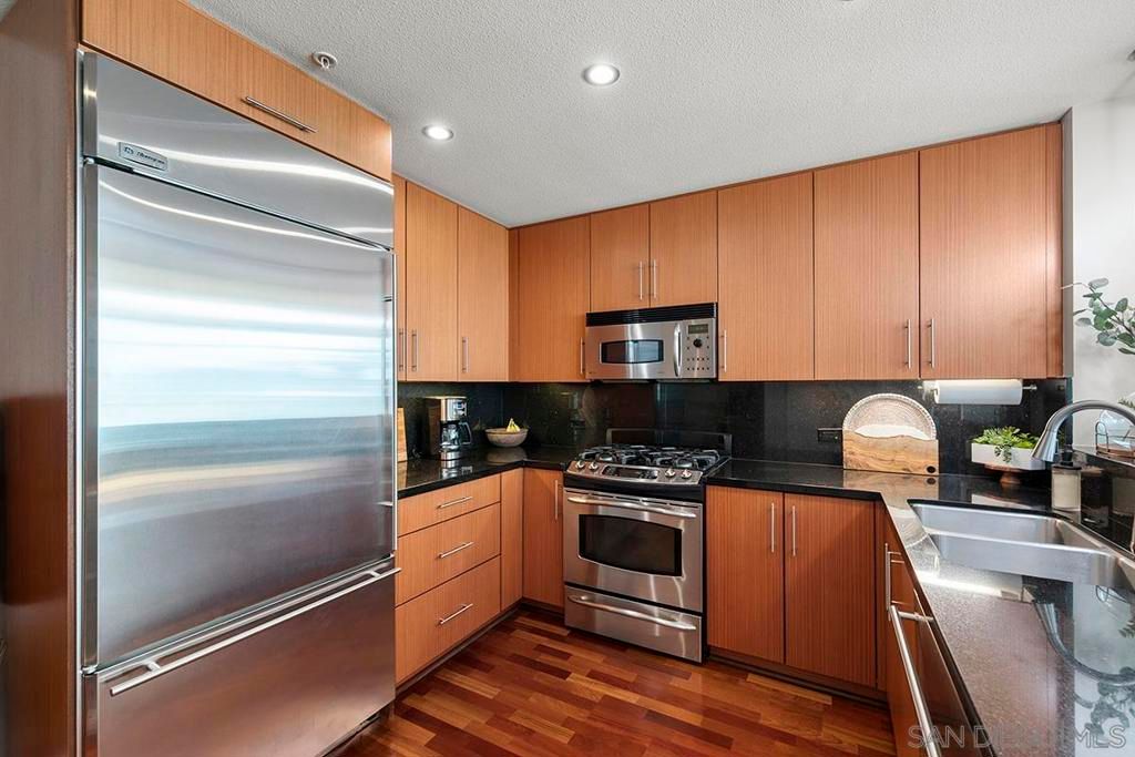 Image 17 of property listing at 325 7th Avenue 1006, San Diego, CA 92101